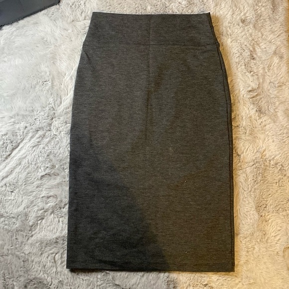 Liz and Sara Dresses & Skirts - Liz and Sara Basic Gray Pencil Skirt size s